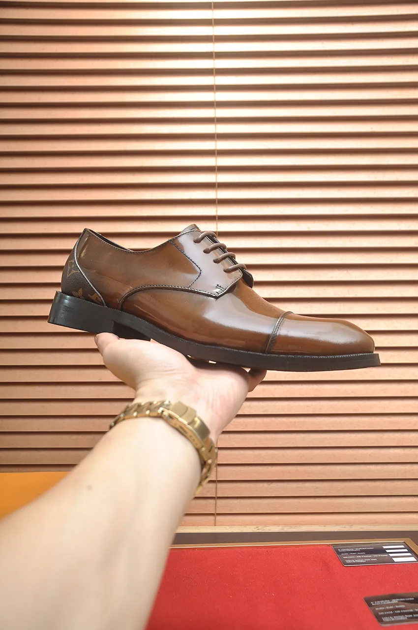 Men's men's shoes 💰500💶 [LV] (original single cowhide lining) 🍀LV's latest genuine leather business suit shoes are launched simultaneously on the official website. The first-layer cowhide imported from Italy is made of heavy gold, 💥official website 1:1 rubber outsole. Versatile to wear, high-end without losing class, and the color combination is extraordinary. This four-season style is alluring when worn on your feet, showing off your big-name flair. Standard code 38-45 (45 customized)